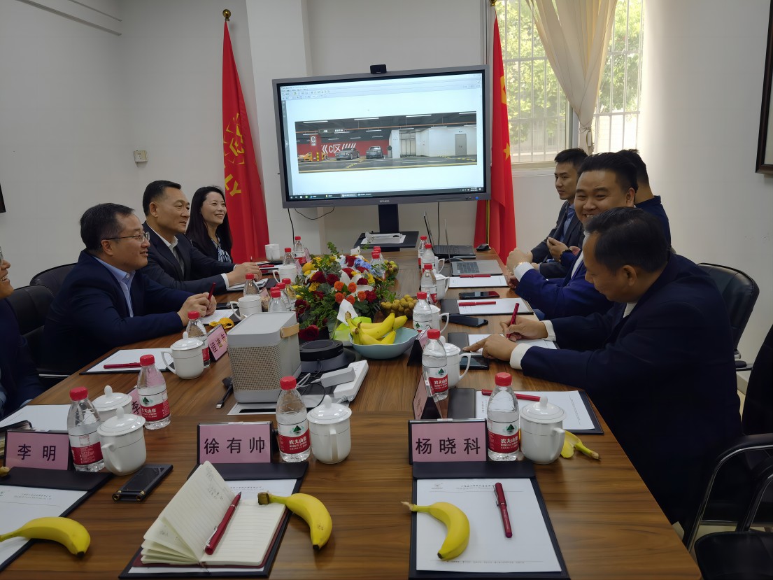 青島城陽(yáng)區領(lǐng)導及山大校友參訪(fǎng)赫立交流指導工作(圖3) 青島城陽(yáng)區領(lǐng)導及山大校友參訪(fǎng)赫立交流指導工作(圖3)