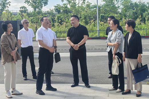 松江區政協(xié)主席劉其龍親訪(fǎng)赫立元吉總部大樓共繪未來(lái)科技藍圖(圖1) 松江區政協(xié)主席劉其龍親訪(fǎng)赫立元吉總部大樓共繪未來(lái)科技藍圖(圖1)